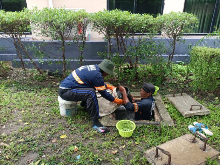 รับจ้างลอกท่อแหลมฟ้าผ่า